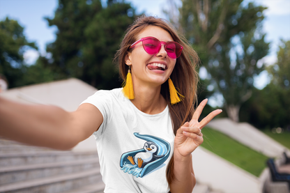 PINGUIN AUF WASSERRUTSCHE - PREMIUM T-SHIRT